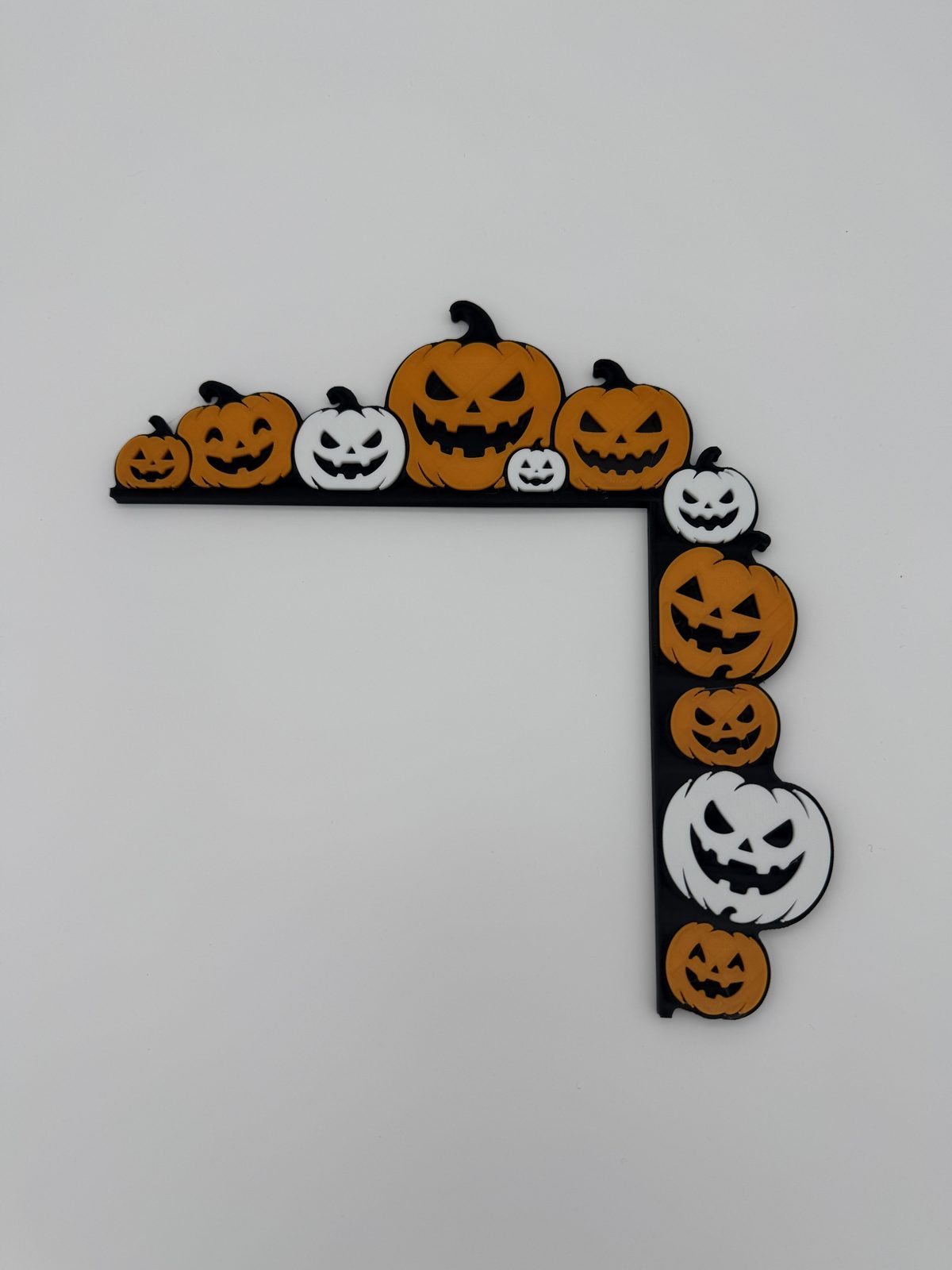 Pumpkin and vine door corner decoration
