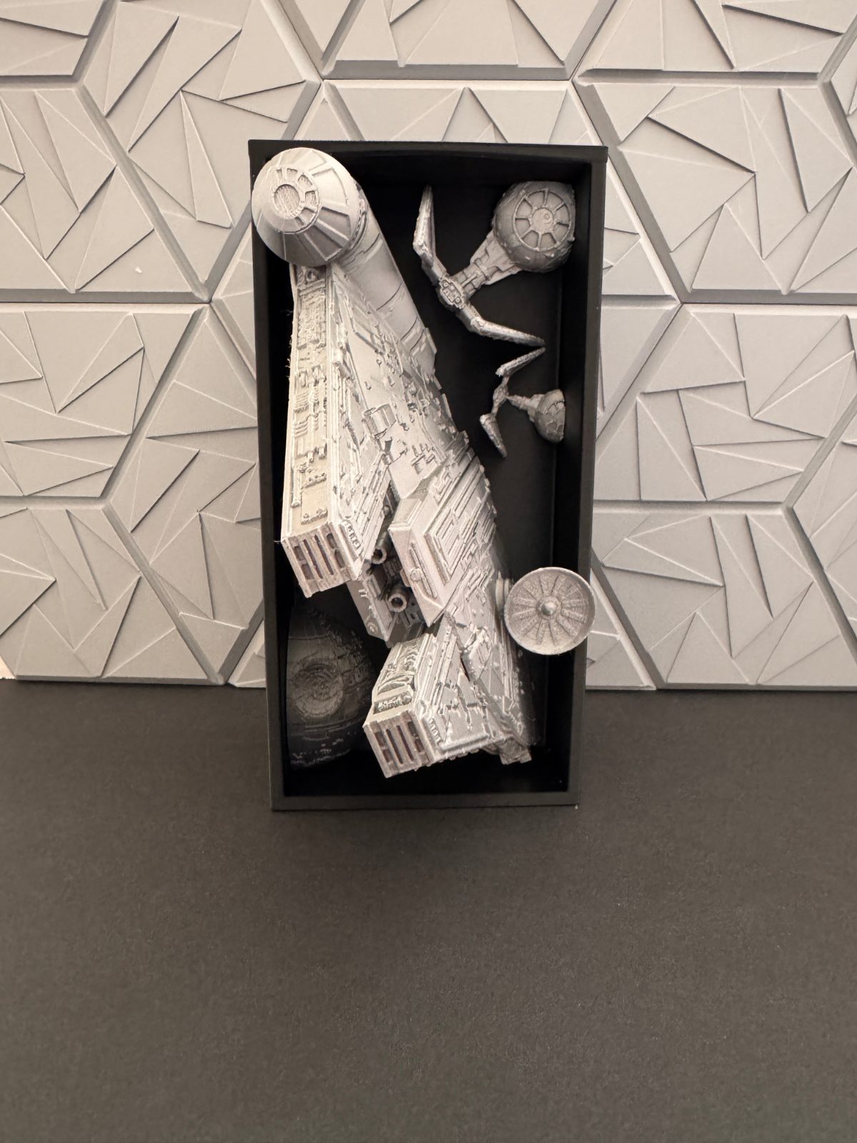 Star Wars Millennium Falcon Diorama